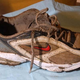 Una de las zapatillas encontradas